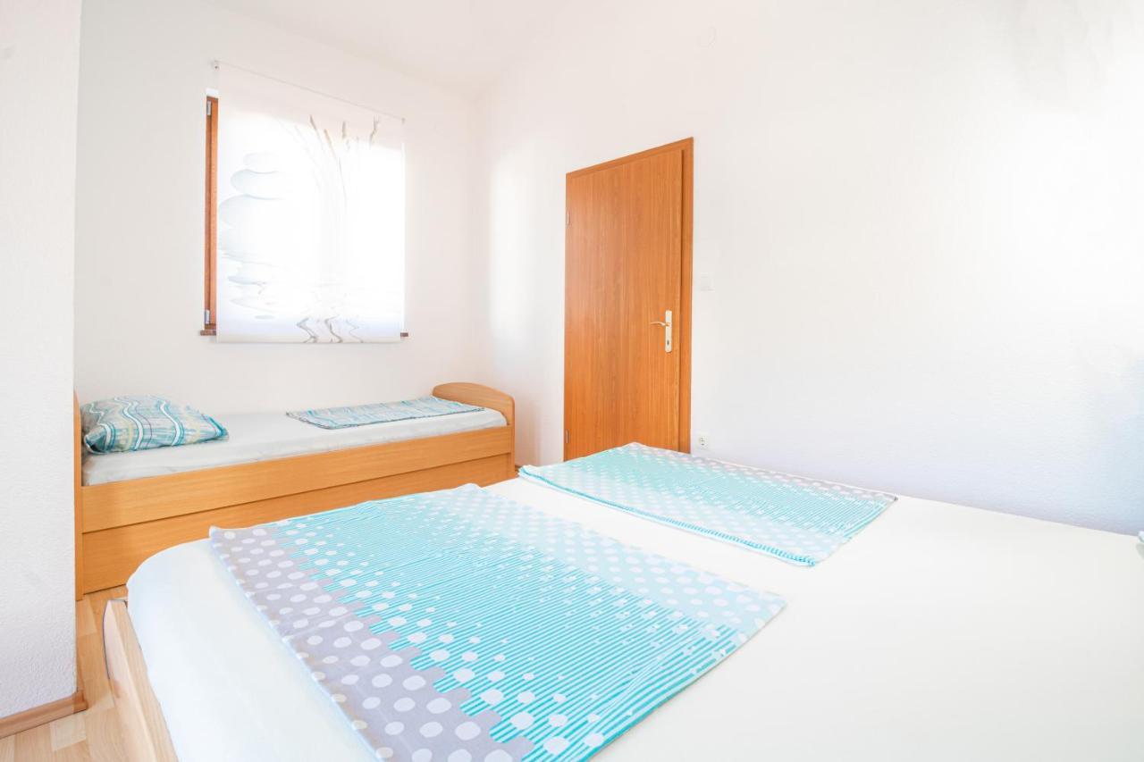 Apartments Dujmovic With Terrace Baška Exterior foto